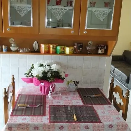 Athinas 1 * Peraía